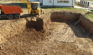 Рытье котлованов под фундамент в Мончегорске – цена от 2623 руб. за м3 | 2Землекопа-Мнч