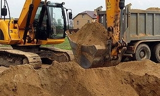 Выкопать яму экскаватором в Мончегорске от 945 руб. - 2Землекопа-Мнч